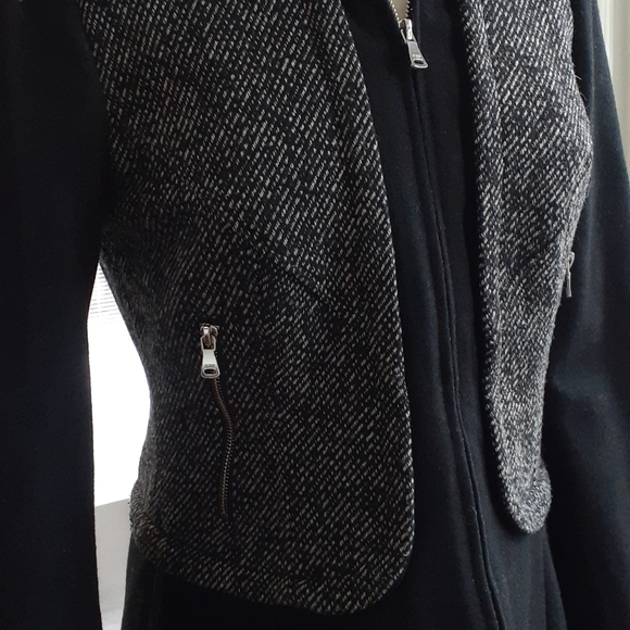 Guess Full Zip Fitted Car Coat Size Medium - Picture 4 of 8